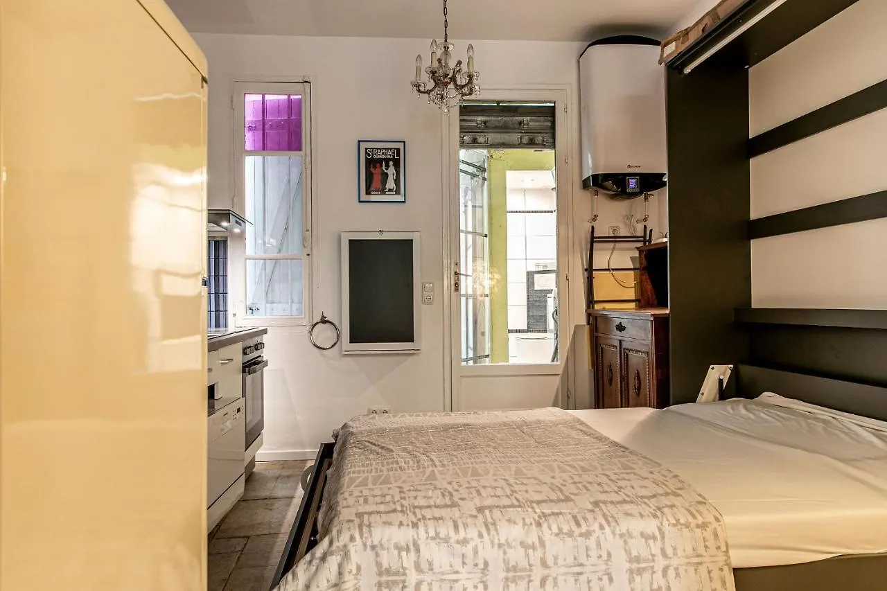 Montmartre Apartments - Androuet Paris