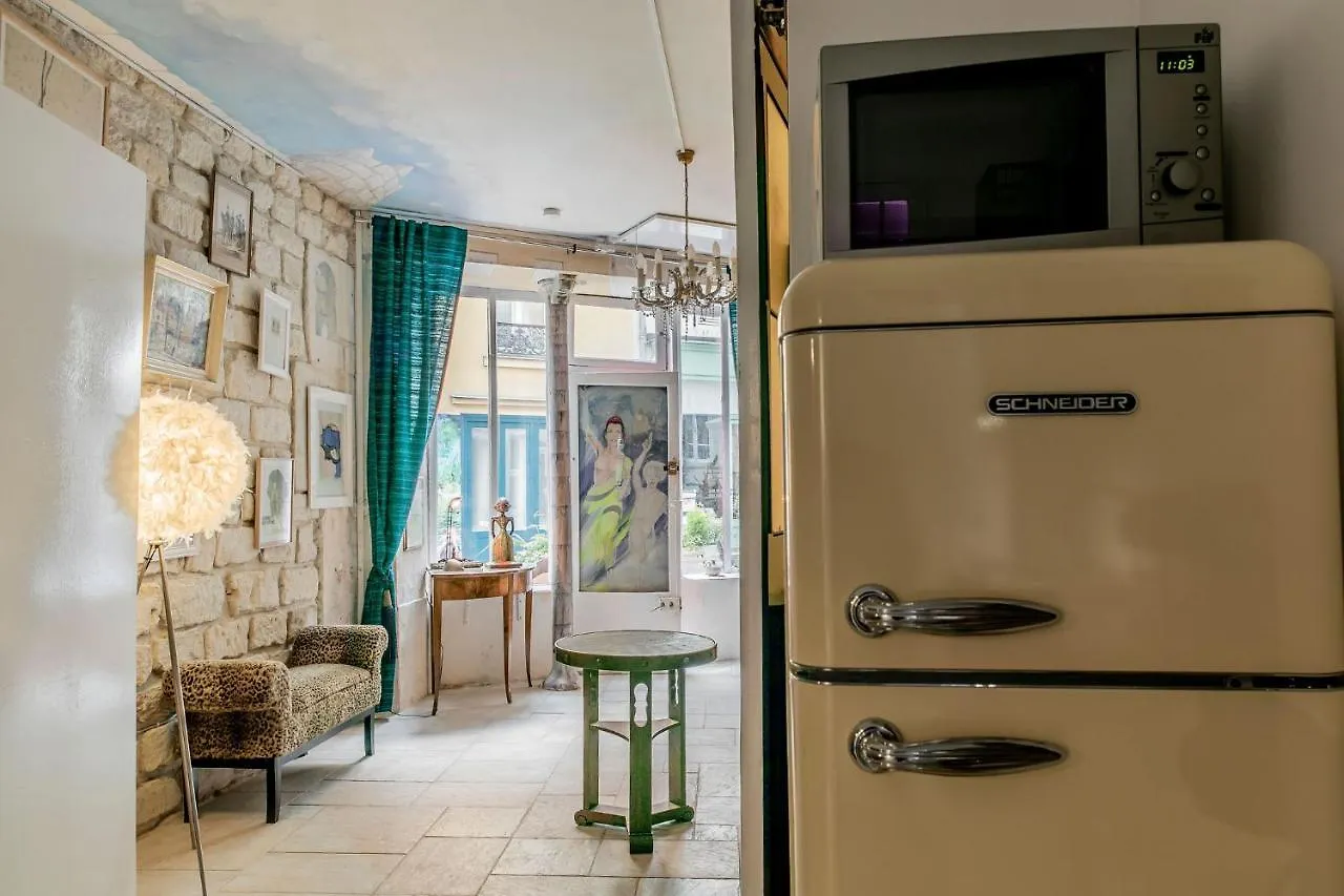 Montmartre Apartments - Androuet Paris