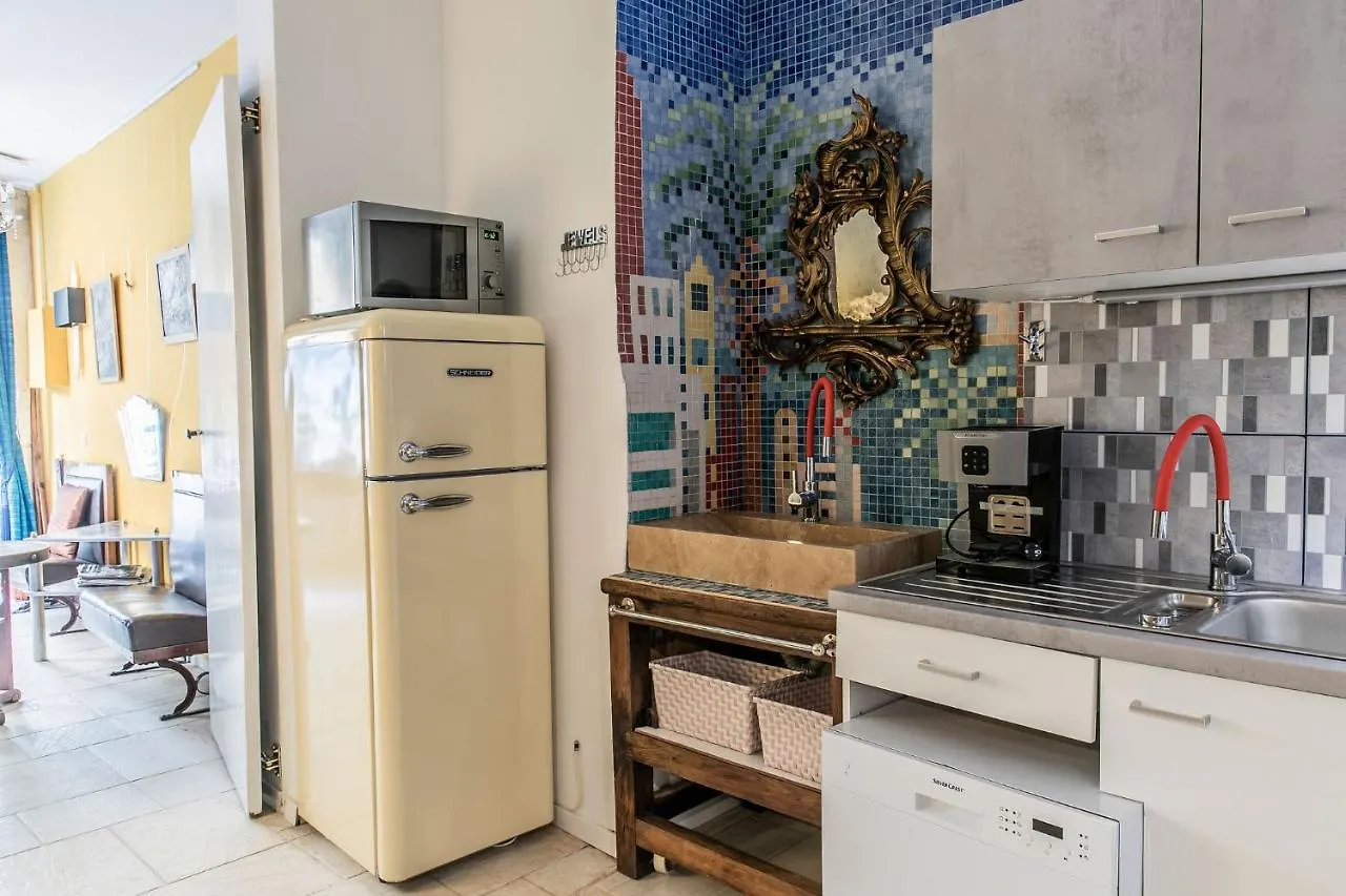 Montmartre Apartments - Androuet Paris