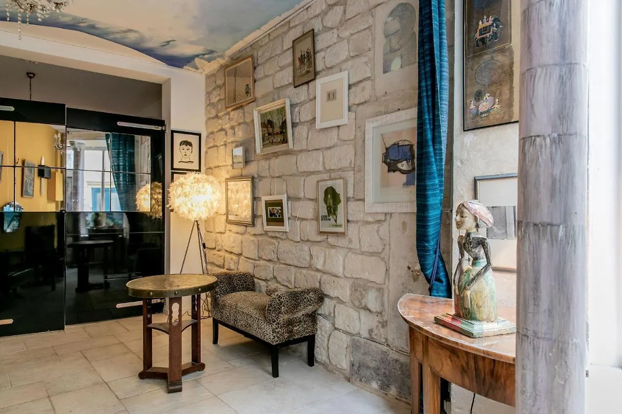 Montmartre Apartments - Androuet Paris